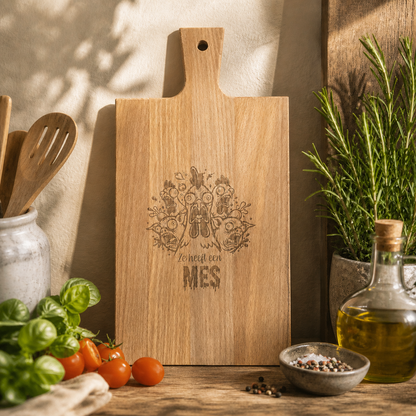Beukenhouten borrelplank met gravure - Ze heeft een mes